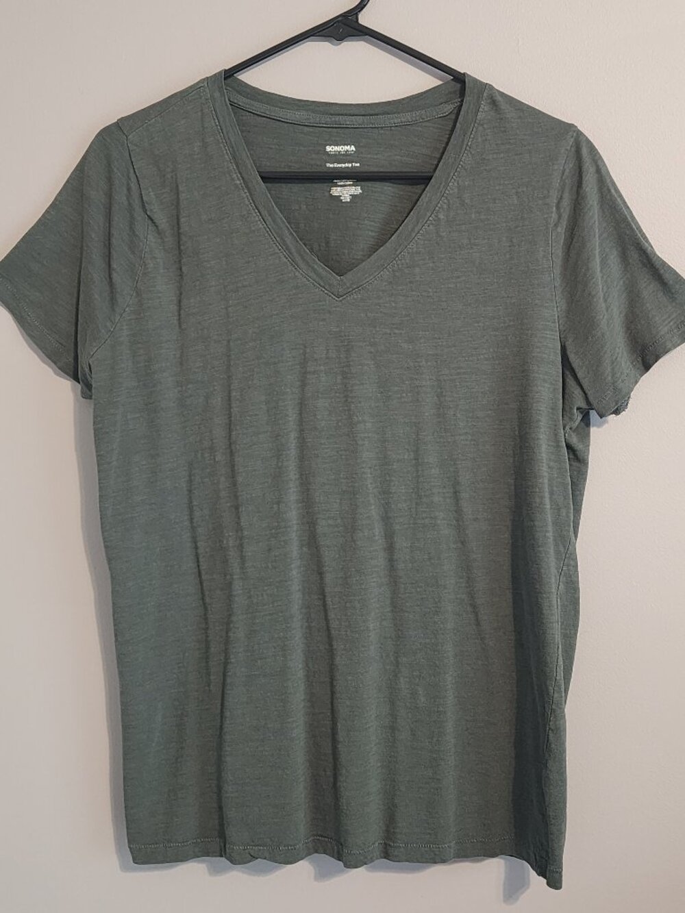 Sonoma Goods For Life Grey V-Neck Short Sleeve Top - Size Medium